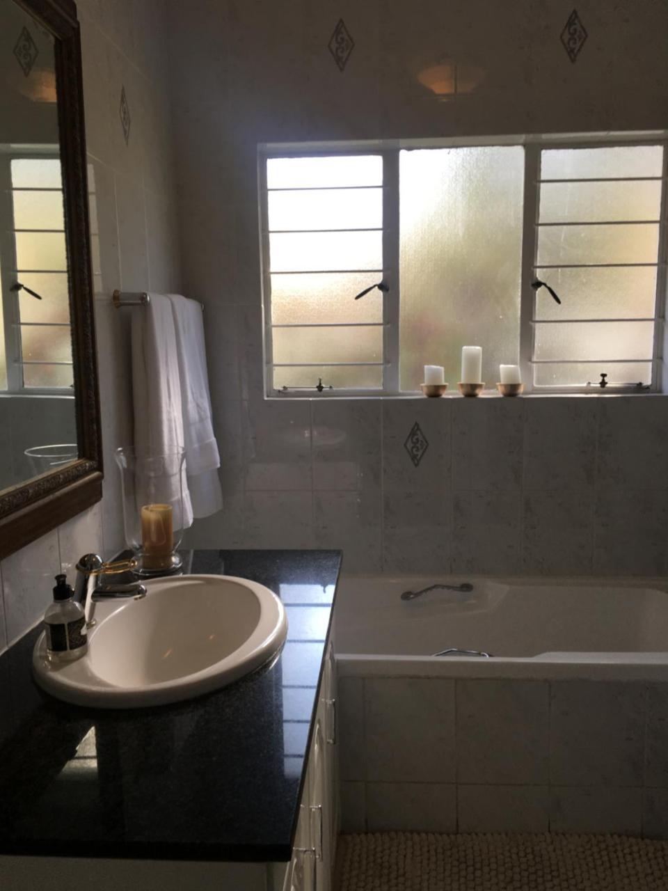 Vair'S Place Guest House In Sandton Paulshof - Apartment, Lux Suites & Spa 요하네스버그 외부 사진