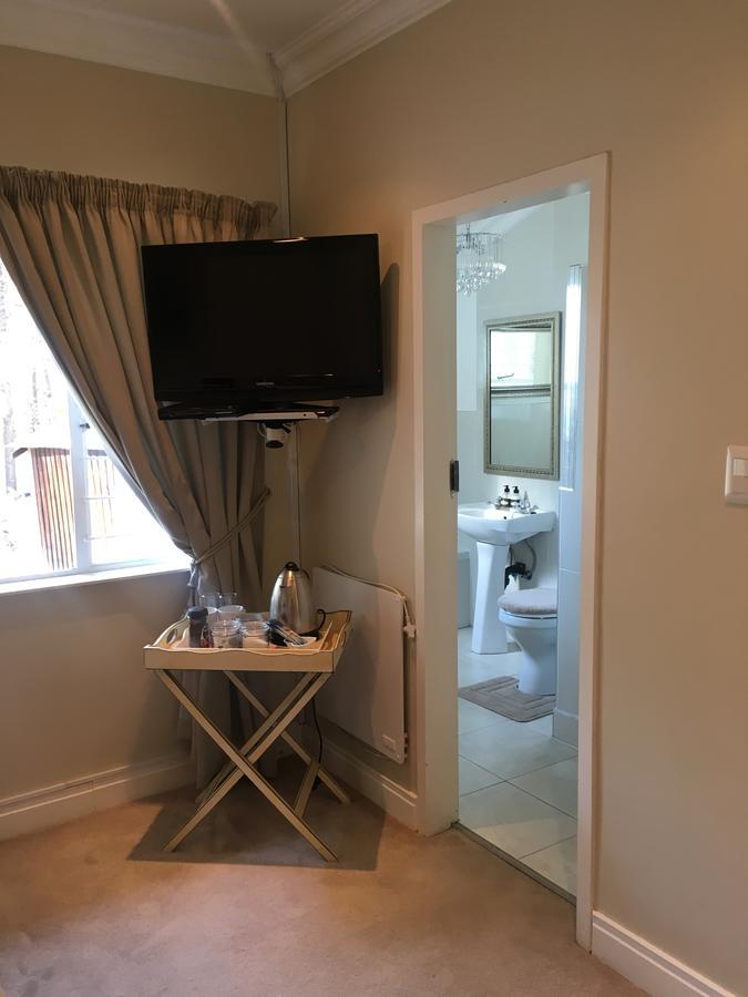 Vair'S Place Guest House In Sandton Paulshof - Apartment, Lux Suites & Spa 요하네스버그 외부 사진