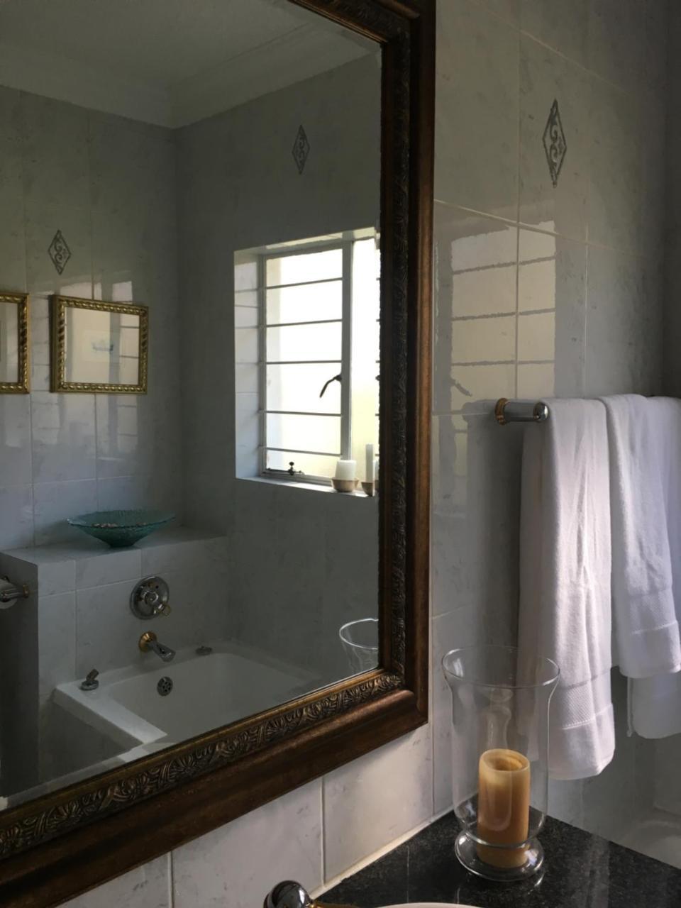 Vair'S Place Guest House In Sandton Paulshof - Apartment, Lux Suites & Spa 요하네스버그 외부 사진