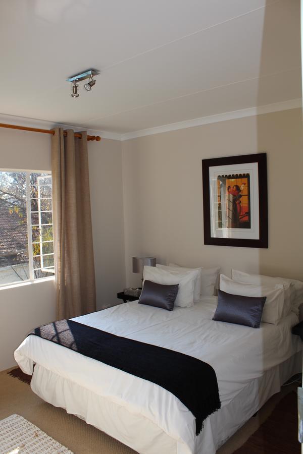 Vair'S Place Guest House In Sandton Paulshof - Apartment, Lux Suites & Spa 요하네스버그 외부 사진