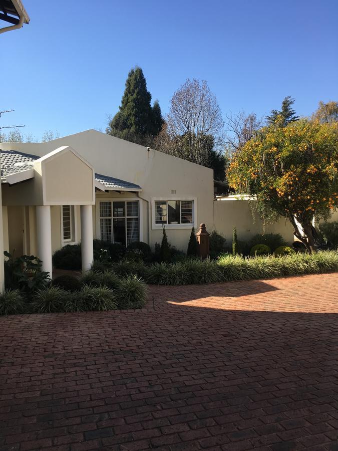 Vair'S Place Guest House In Sandton Paulshof - Apartment, Lux Suites & Spa 요하네스버그 외부 사진