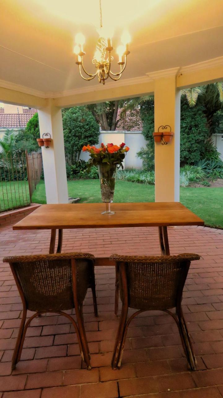Vair'S Place Guest House In Sandton Paulshof - Apartment, Lux Suites & Spa 요하네스버그 외부 사진