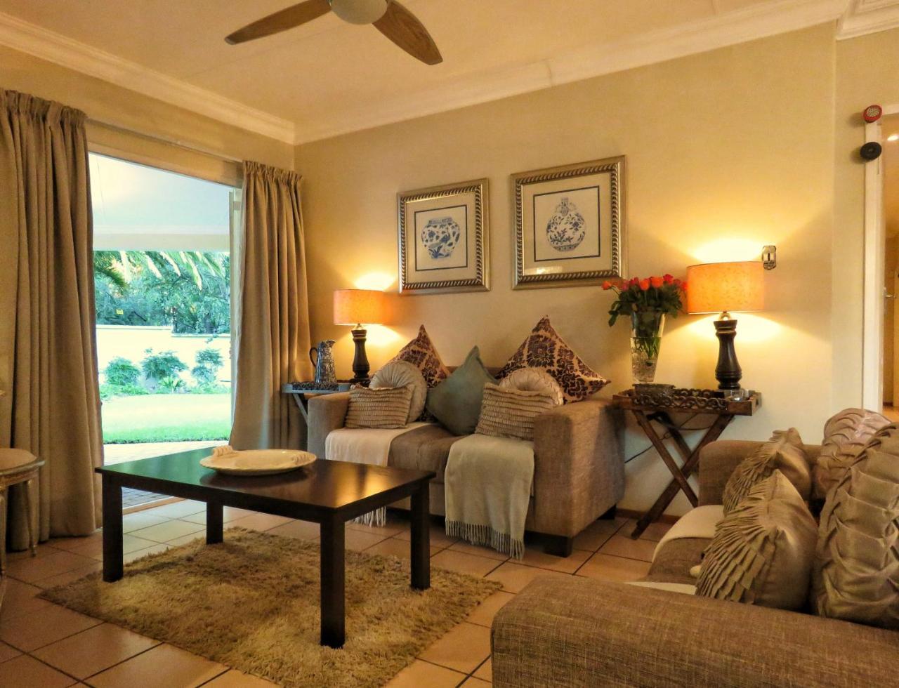 Vair'S Place Guest House In Sandton Paulshof - Apartment, Lux Suites & Spa 요하네스버그 외부 사진